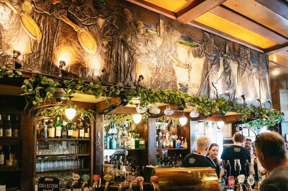 London: Historic Pubs Of Central London Walking Tour | GetYourGuide