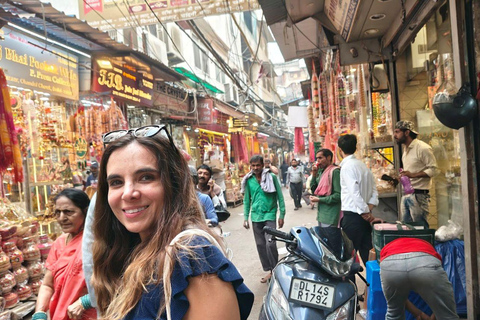 德里：女性导游陪同的旧德里豪华之旅与嘟嘟车体验德里：老德里奢华之旅（女导游陪同，嘟嘟车接送）