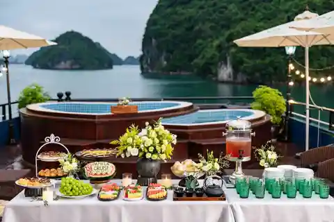 MEJOR Excursión por la Bahía de Ha Long en un Crucero Pamela 5 Estrellas desde el Puerto