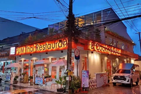 Phuket: Pum Thai Cooking School med måltid