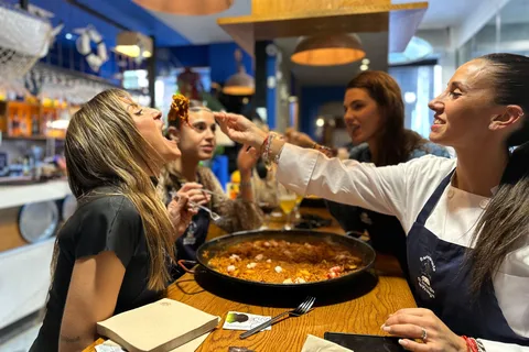 Cucina l'autentica Paella a Madrid con Tapas e Sangria