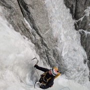 Initiation à l'escalade sur glace à Chamonix sur la Mer de Glace