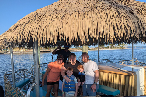 Panama City Beach: 90 minuti di tour in barca Tiki al tramontoTour privato del tramonto Tiki per un massimo di 26 ospiti