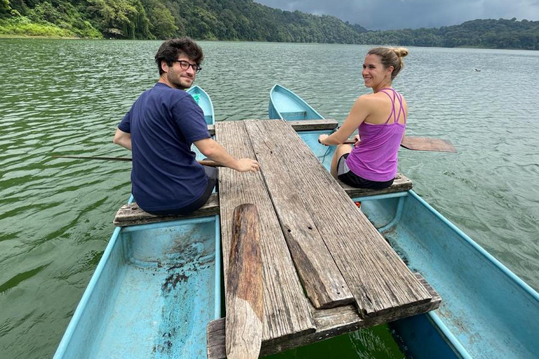 Munduk: Twin Lake Jungle Wandeling, Ulun Danu Tempel, &amp; WatervalTour met trefpunt bij Twin Lake, Munduk