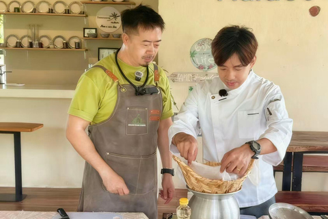 Phuket: Naidee Thai-Kochkurs mit Chefköchin ErnOhne Hotelabholung