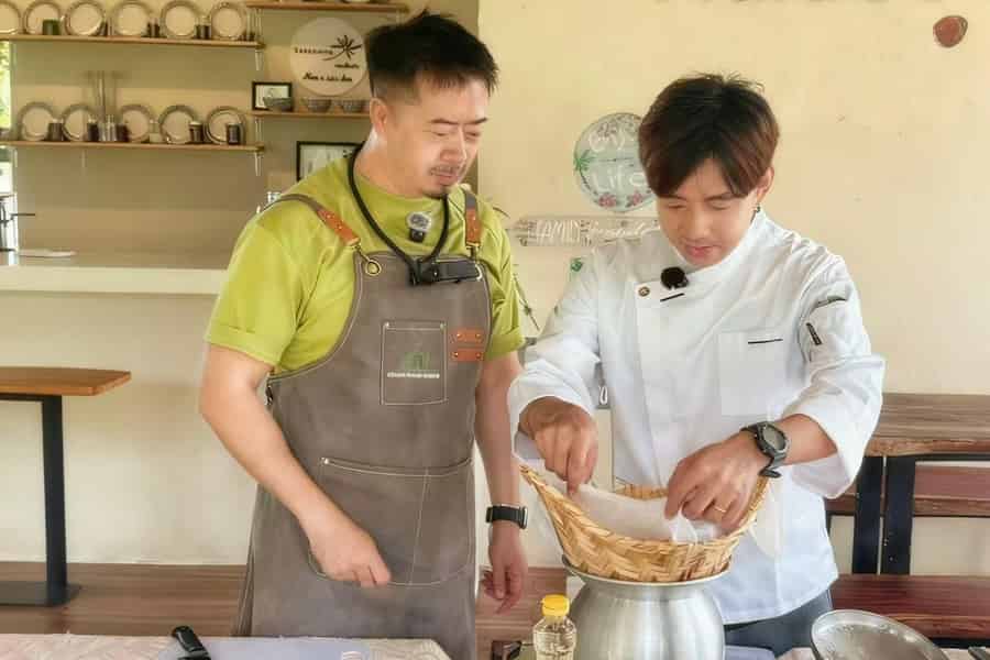 Phuket: Naidee Thai-Kochkurs mit Chefköchin Ern. Foto: GetYourGuide Phuket: Naidee Thai-Kochkurs mit Chefköchin Ern. Foto: GetYourGuide