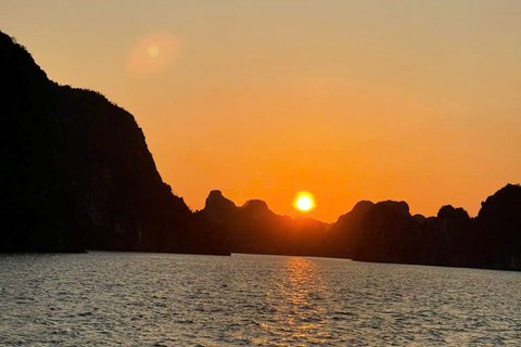 Hanoi: Ha Long Bay Day Trip - Luxury Cruise & Buffet lunch