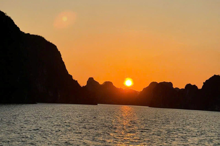 Hanoi: Ha Long Bay Day Trip - Luxury Cruise & Buffet lunch