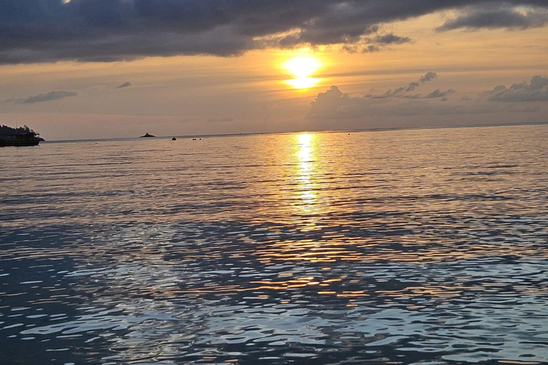 Mahe: Cruzeiro ao amanhecer com snorkelingMahe: Cruzeiro ao amanhecer com mergulho com snorkel