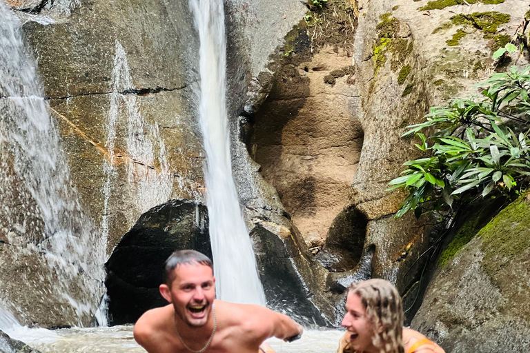 De Chiang Mai: excursão de meio dia para cachoeira e tubulaçãoExcursão de meio dia em Chiangmai - Cachoeira e tubulação