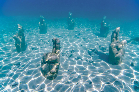 Cancún: Isla Mujeres Catamaran Cruise met snorkelen