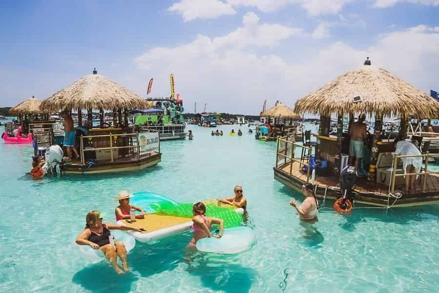 Destin: Original Cruisin Tikis Bootstour zur Crab Island + Spiele. Foto: GetYourGuide Destin: Original Cruisin Tikis Bootstour zur Crab Island + Spiele. Foto: GetYourGuide