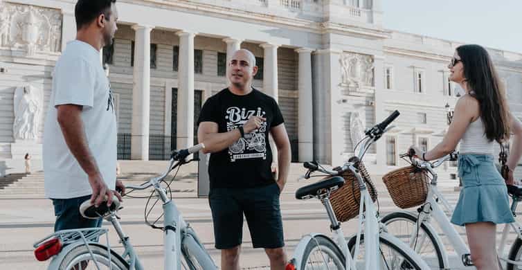 Madrid: City Highlights Guided Vintage Bike Tour photo 9