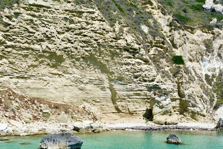 Cagliari: Quality boat tour + aperitif