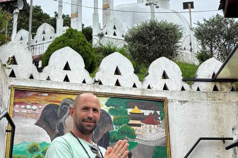 Kandy: Tuk Tuk Tour with Drone Photos and Videos