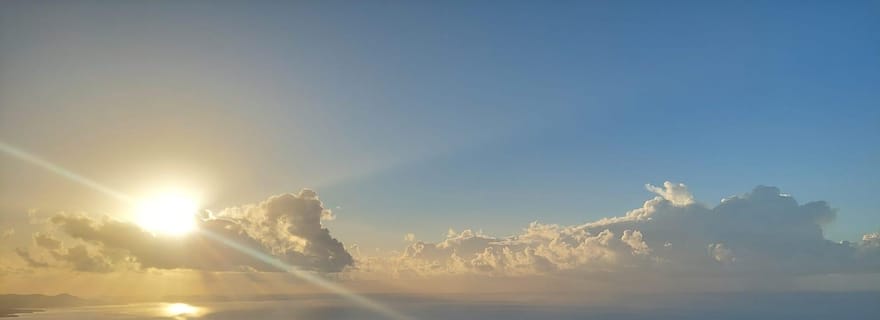 L'aube des sommets : randonnée et petit-déjeuner face au soleil