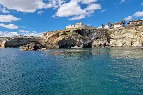 Boat tour of the island of Ortigia and the sea caves