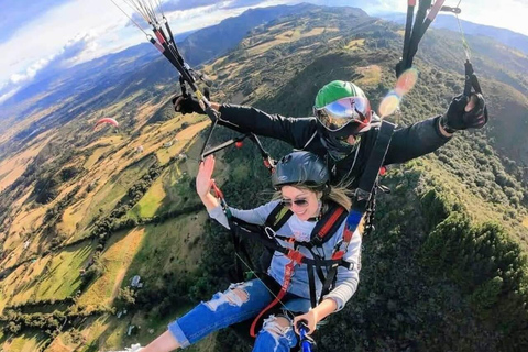 BOGOTA: Gleitschirmfliegen in Guatavita und Köstlichkeiten auf der Alpina-Hütte