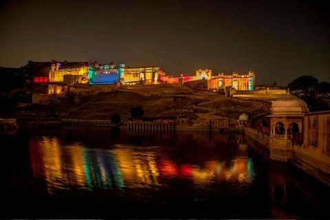 Jaipur: licht- en geluidsshow in barnsteenfort met markt en stad.Jaipur: licht- en geluidshowtour met markt