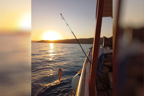 Chania: Angelausflug mit Frühstück und SchwimmenChania: Fischerbootfahrt mit Frühstück und Bademöglichkeit