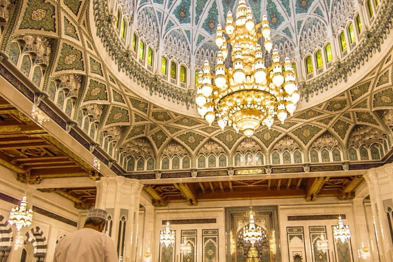 Muscat: City Tour with local guide and Pickup & drop off