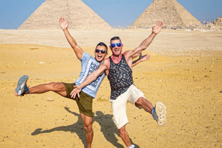 Pyramides, Sakkara et Memphis - Visite privée avec déjeunerVisite privée avec guide, transfert et déjeuner, à l&#039;exclusion des droits d&#039;entrée.