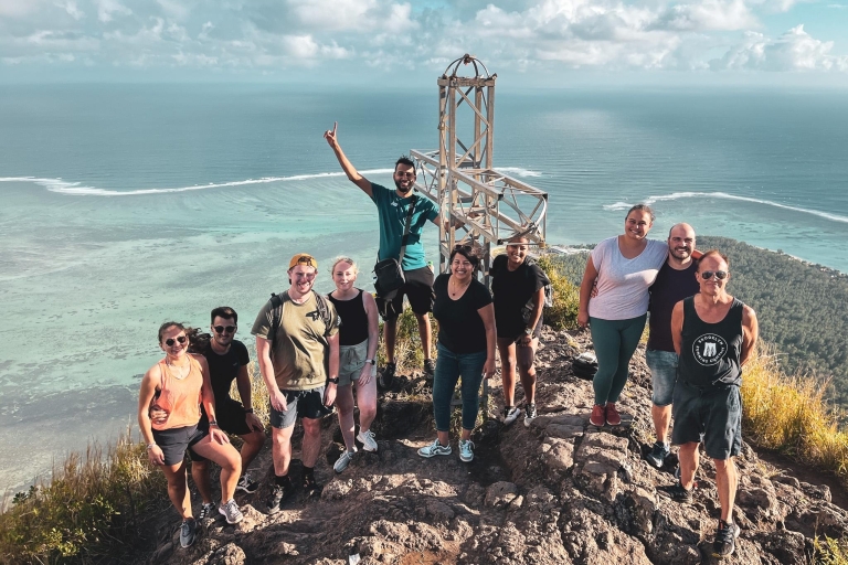 Mauricio: Excursión y Escalada Guiada al Amanecer en la Montaña Le MorneMauricio: Excursión y Escalada Guiada al Amanecer en Le Morne Brabant