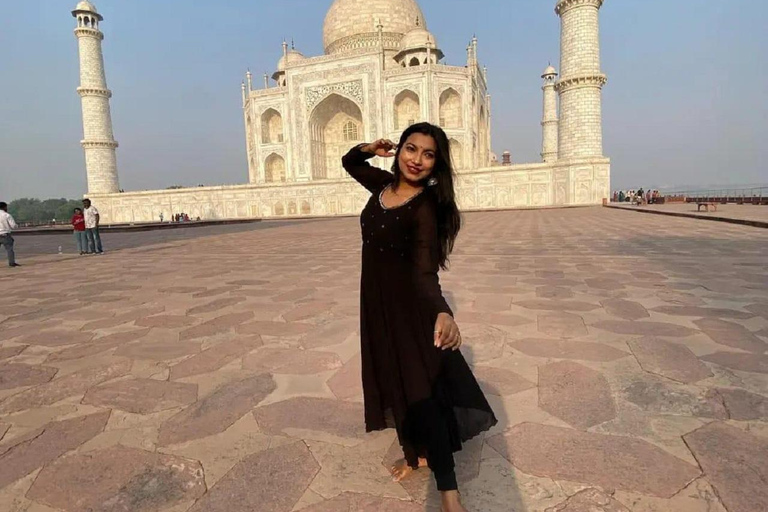 Taj Mahal Tour with Professional Photographer & Expert Guide Tour with Private Car, Driver and Guide Cum Photographer