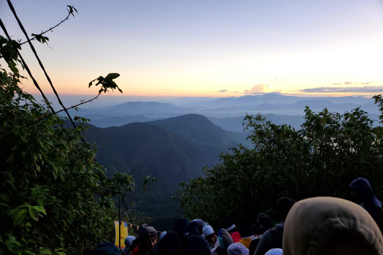 Vandring på Adam&#039;s Peak i Colombo / NegomboAdam&#039;s Peak vandring vid Colombo / Negombo