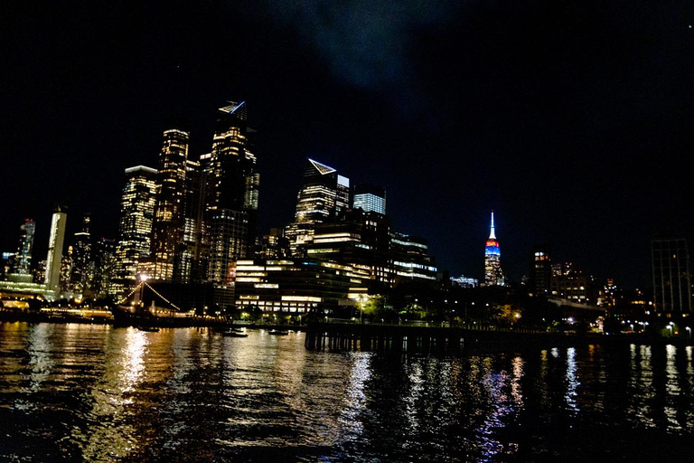 NYC: Manhattan Skyline Dining Cruise Plated – Standard Seating