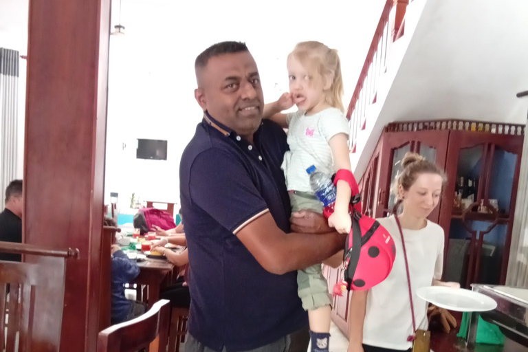 乘坐嘟嘟车探索康提街头美食：锡兰风味乘坐嘟嘟车探索康提街头美食：品味锡兰风味