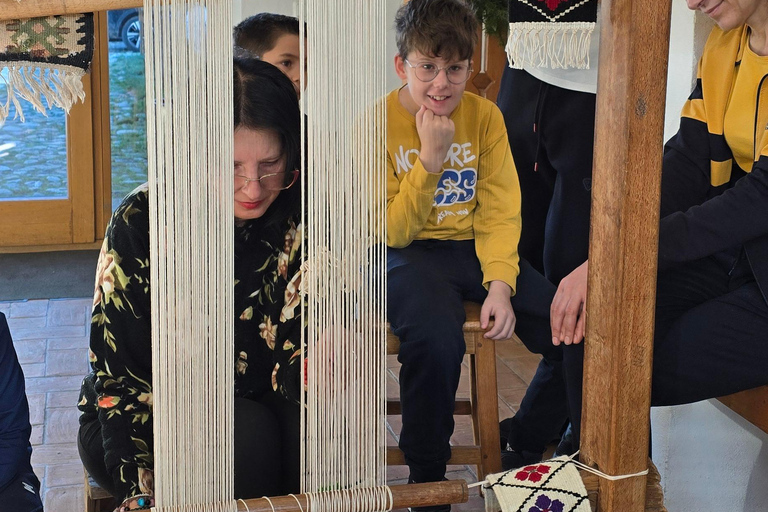 Hanul Vatra: Oltenian Fabric Weaving Workshop