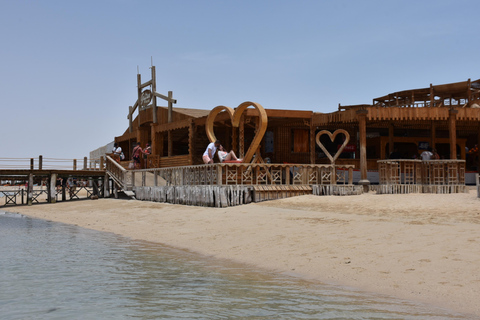 Hurghada: Luxury Giftun island w/snorkeling/lunch & Massage Tour From Hurghada