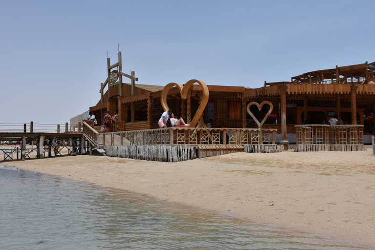 Hurghada: Isola Giftun di lusso con snorkeling/pranzo e massaggioTour da: Sahl Hasheesh/Makadi Bay/Gouna/Safaga/Soma bay