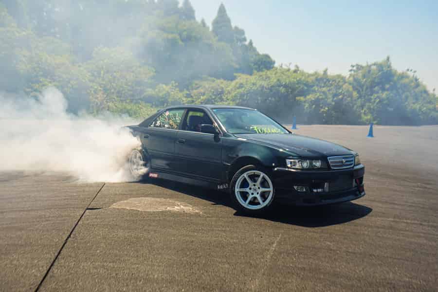 Tokyo-Drift-Erlebnis: Selbst am Steuer mit professionellem Kursleiter. Foto: GetYourGuide