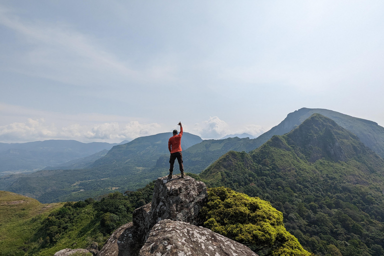 Da Kandy: escursione alle cime gemelle di Kanawiddagala e YahangalaDa Kandy: escursione alle due cime gemelle di Kanawiddagala e Yahangala