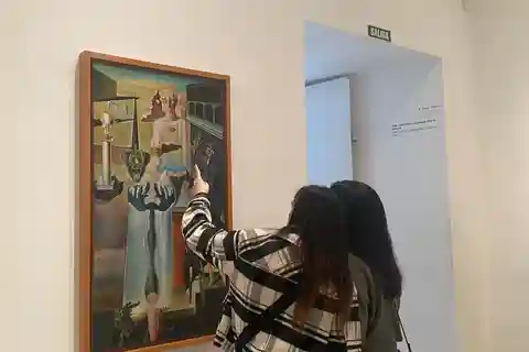Reina Sofía Museum Guided Tour, Small Group