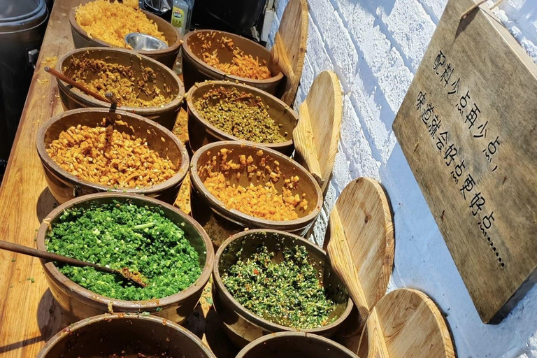 Guilin: Full-Day City Walk Tour with Reed Flute Cave Visit