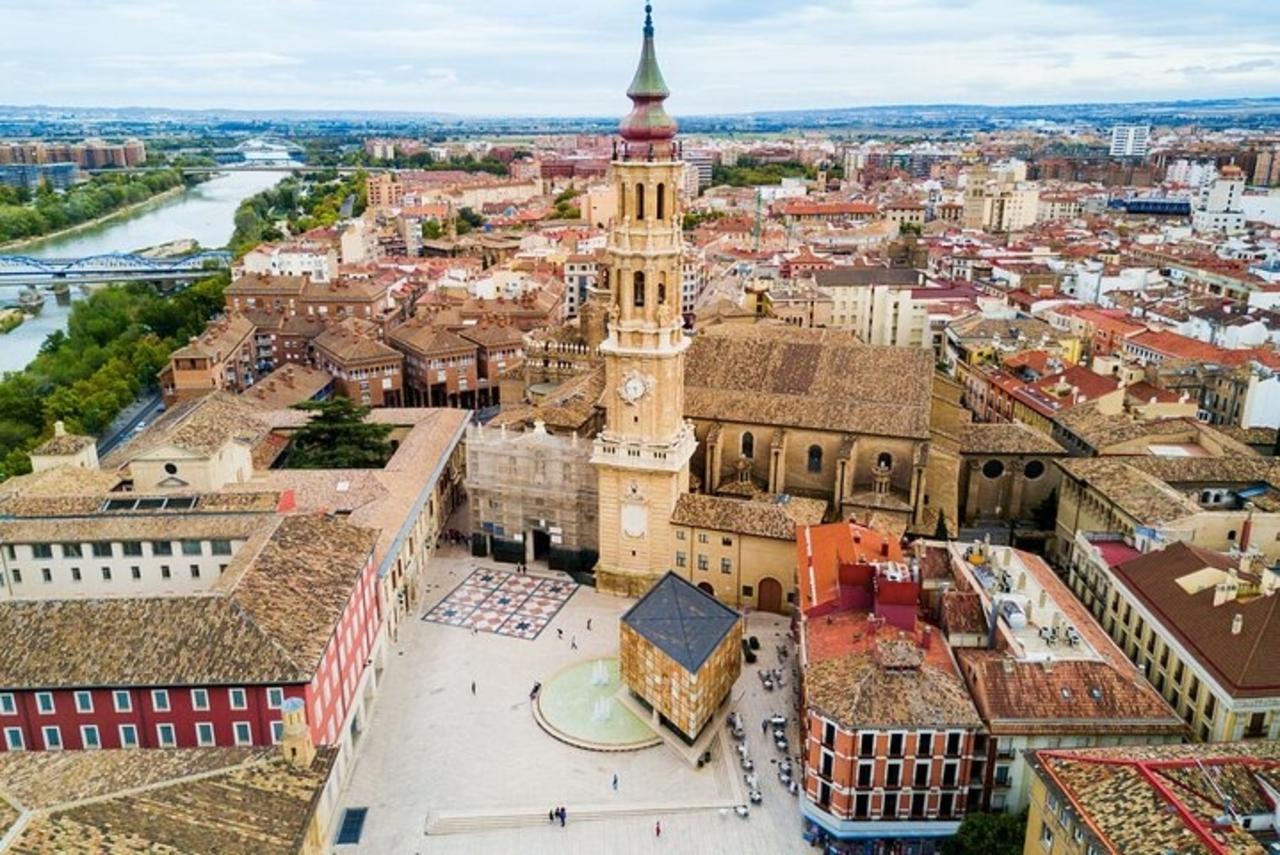 Zaragoza : Private Custom Walking Tour mit einem ortskundigen Guide
