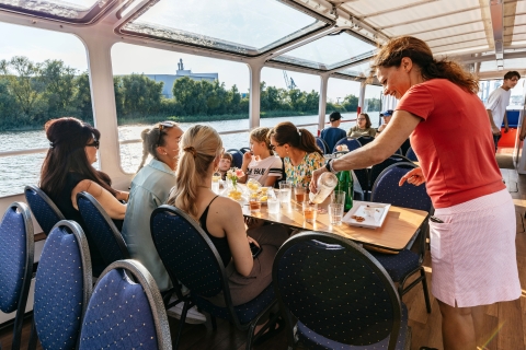 Hamburg: Rejs po porcie z winem i seremHamburg: romantyczny rejs po porcie z winem i serem