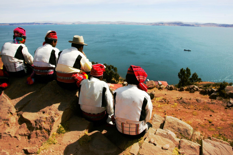 Puno: Exploración de día completo de las Islas de los Uros y Taquile