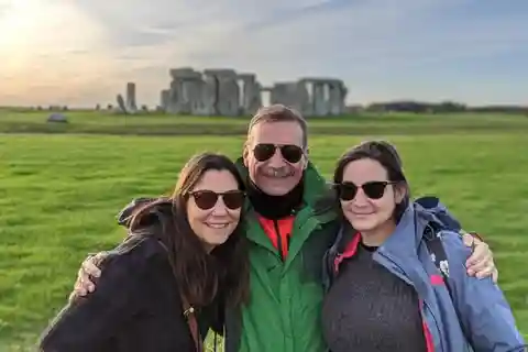 LondonVoyagers: Windsor Castle, Stonehenge Bath Private Tour