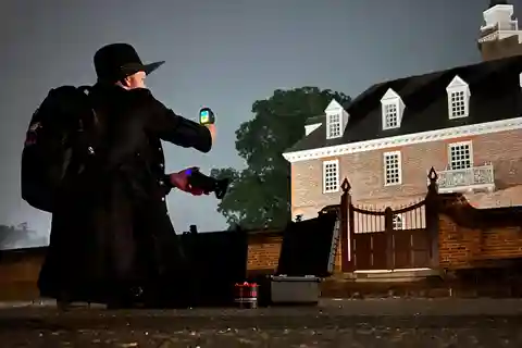 Williamsburg: Dead of Night Tour with Paranormal Equipment