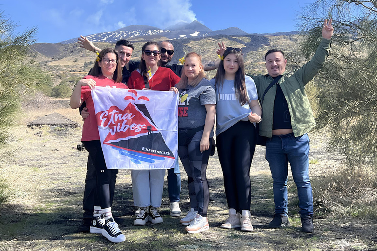 TOUR GUIDATO DELL&#039;ETNA CON PARTENZA DA CATANIAExcursión al Etna por la mañana