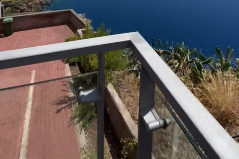 Skywalk et visite du village de pêcheurs en tuk-tuk (Cabo Girão)