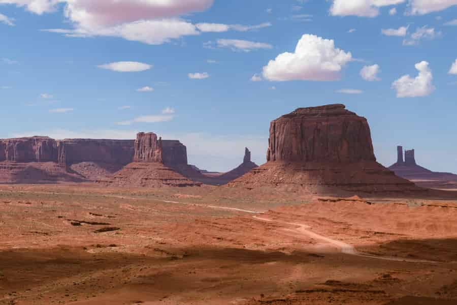 Ab Page: Malerischer Rundflug über das Monument Valley. Foto: GetYourGuide Ab Page: Malerischer Rundflug über das Monument Valley. Foto: GetYourGuide