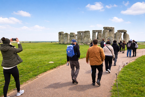 From London: Stonehenge and Windsor Castle Guided Day Trip Stonehenge & Windsor Entry