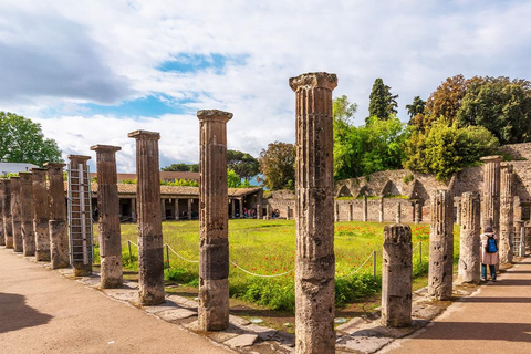 Naples: Pompeii, Mount Vesuvius, Ho Ho Bus & Walking Tours MegaCombo Explorer