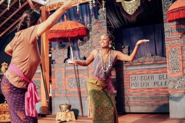 Ubud: Balinese Dance Class with Local Instructor