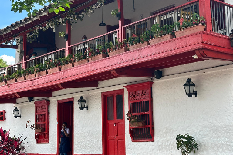 Medellín: Towns, Desserts & Viewpoints Day Tour